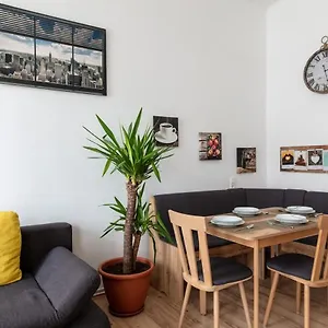 Sunny Renovated Close To Downtown , Vienna Austria